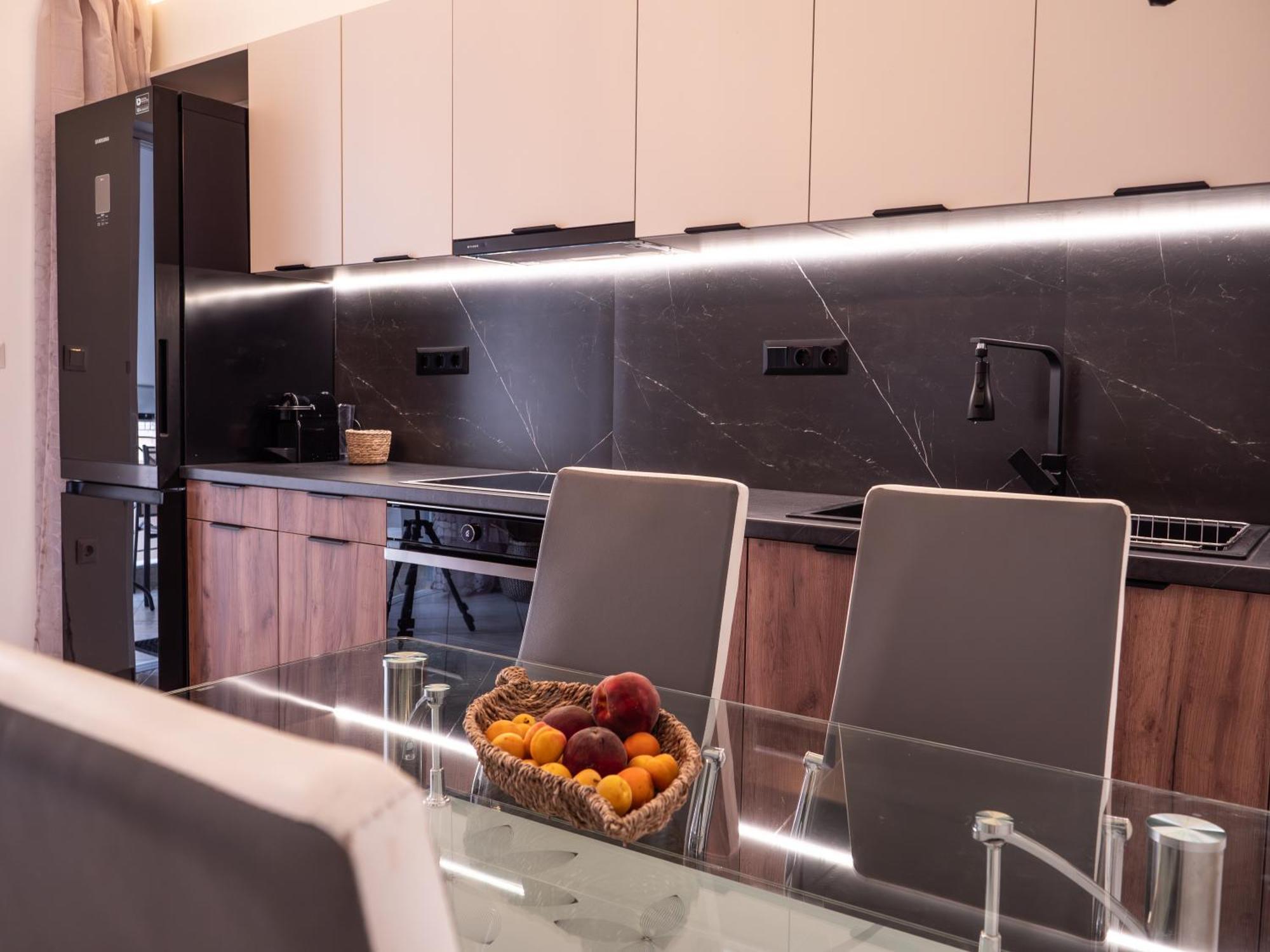 Athina'S Home Пирея Екстериор снимка