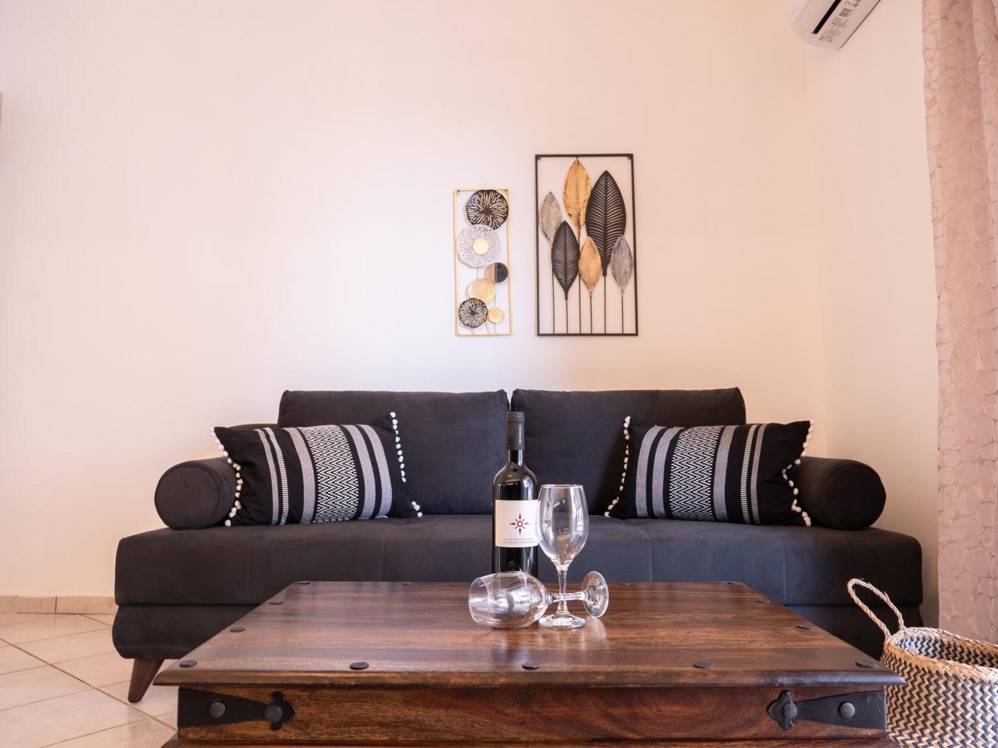 Athina'S Home Пирея Екстериор снимка