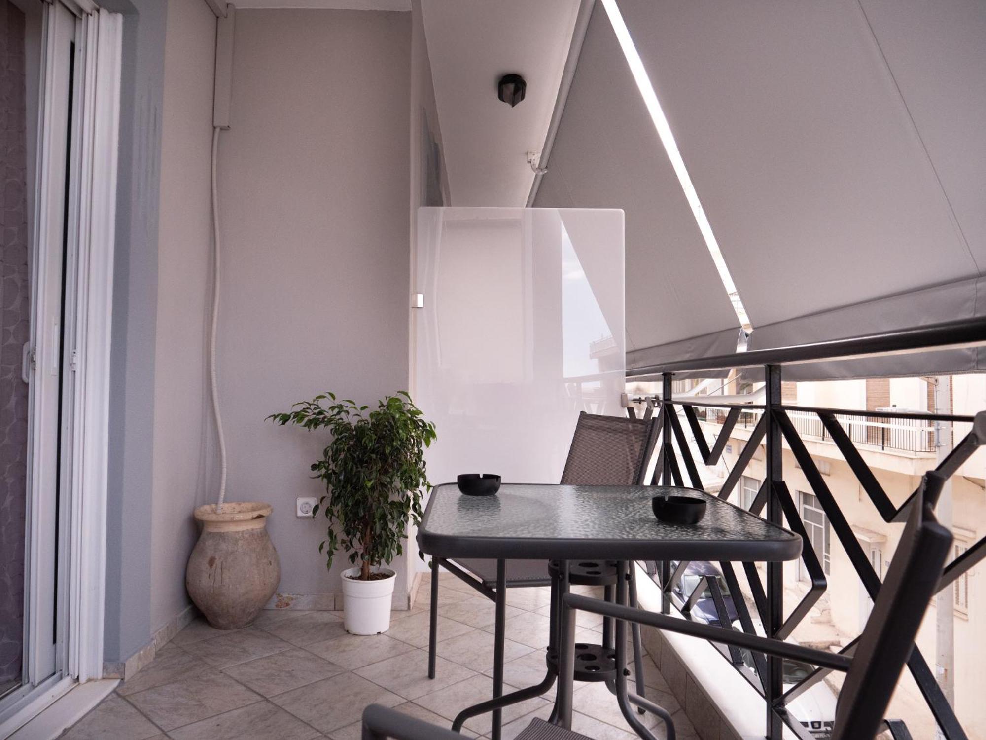 Athina'S Home Пирея Екстериор снимка