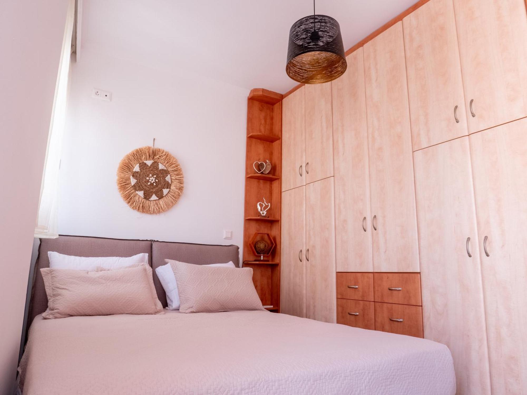 Athina'S Home Пирея Екстериор снимка