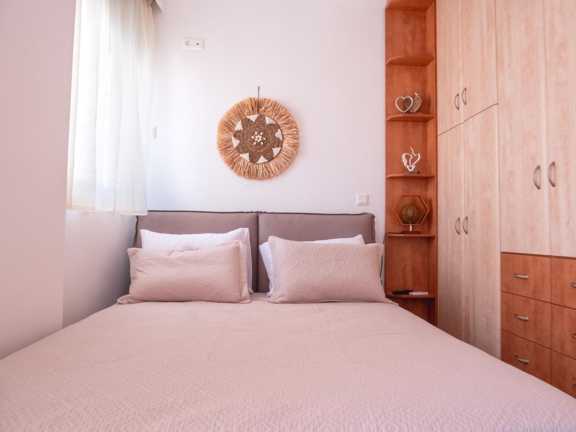 Athina'S Home Пирея Екстериор снимка