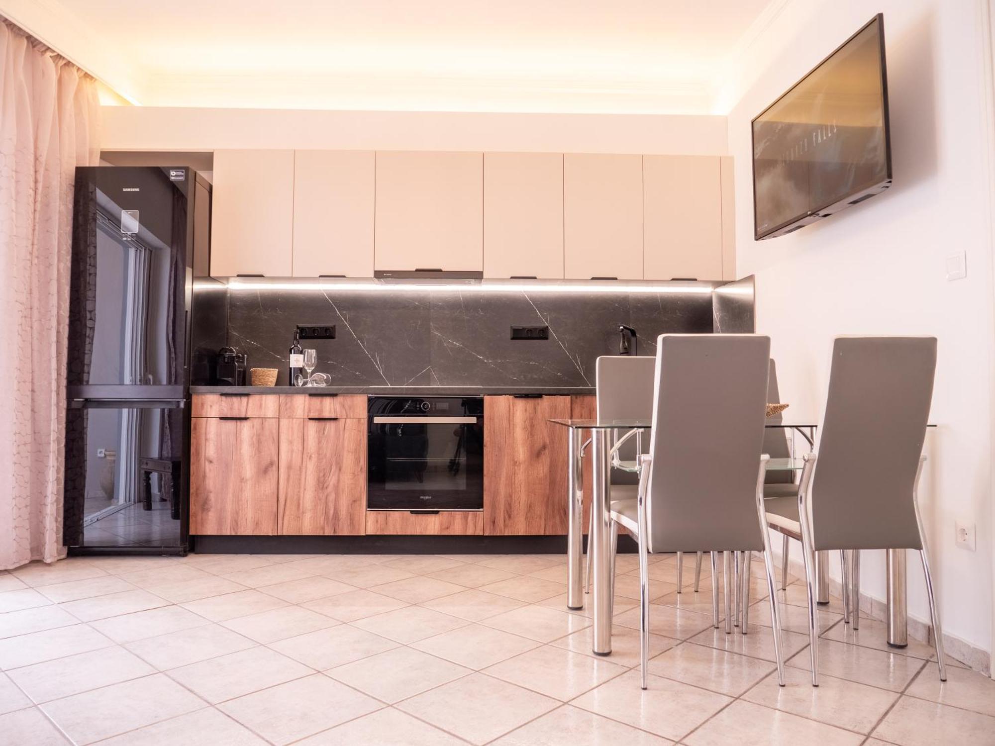 Athina'S Home Пирея Екстериор снимка